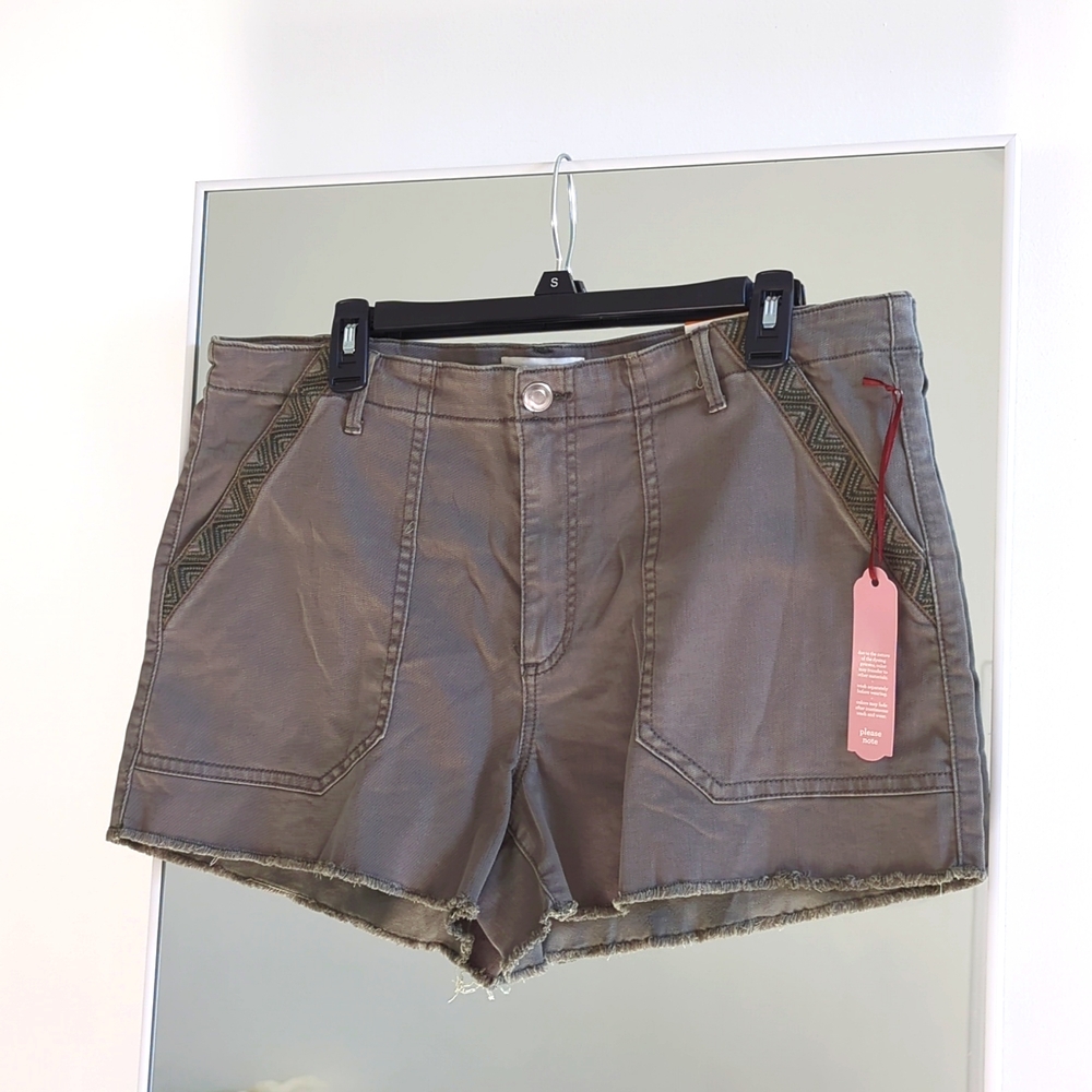 Knox Rose Mid Rise Shorts